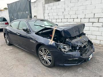Maserati quattroporte granlusso SINISTRATA