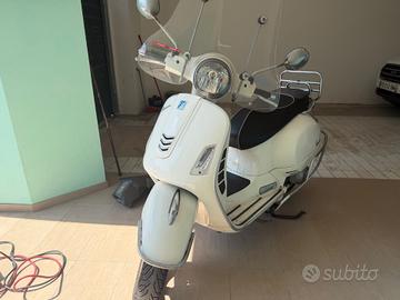 Piaggio Vespa 300 GTS