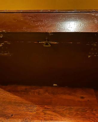 Cassapanca, baule in legno antico , arrotondato 