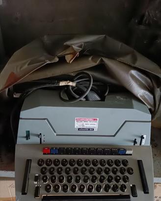 GROSSETO - macchina da scrivere OLIVETTI