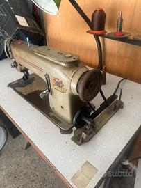 Macchina da cucire antica