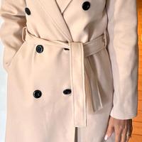 Cappotto lungo beige con cintura – stile elegant