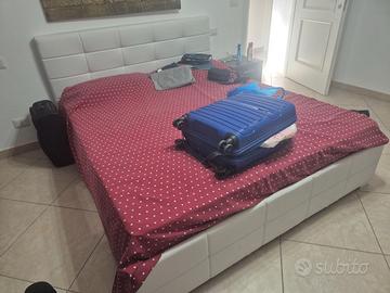 Letto matrimoniale con cassettone