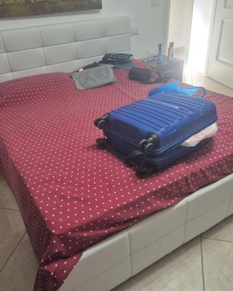 Letto matrimoniale con cassettone