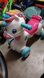 Gioco mini pony su ruote