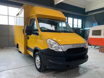 Iveco daily autonegozio food truck vuoto