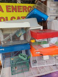 Gabbie per 10 euro l'una con accessori vari