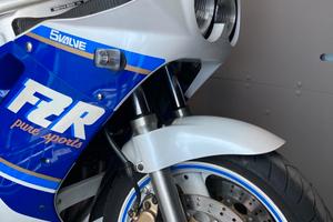 Yamaha fzr 1000 genesis 1987 FMI