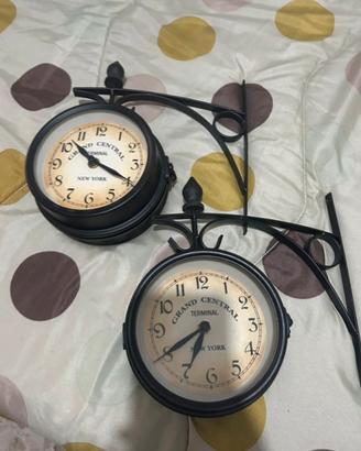 Set 2 orologi da parete con quadrante tondo