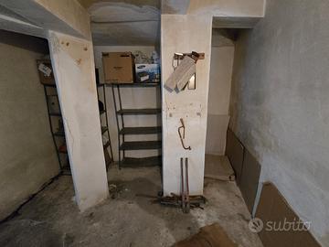 Garage/deposito ad Acicastello,ficarazzi