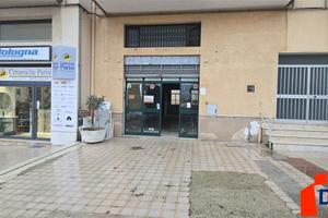 Locale commerciale comodo