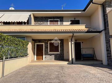 VILLA A SCHIERA A PIEDIMONTE SAN GERMANO