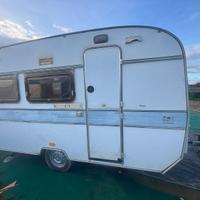 Roulotte con documenti 4,80 mt 4 posti