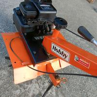 Macchina per arare la terra