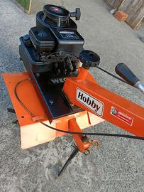 Macchina per arare la terra