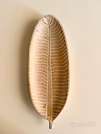 Vassoio decorativo in legno a forma di foglia