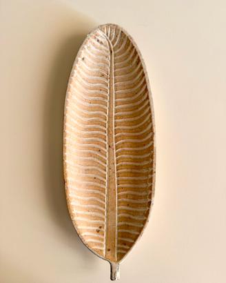Vassoio decorativo in legno a forma di foglia