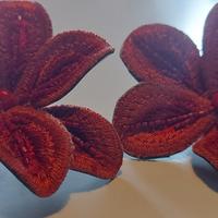 Orecchini Zara ecopelle e ricami.