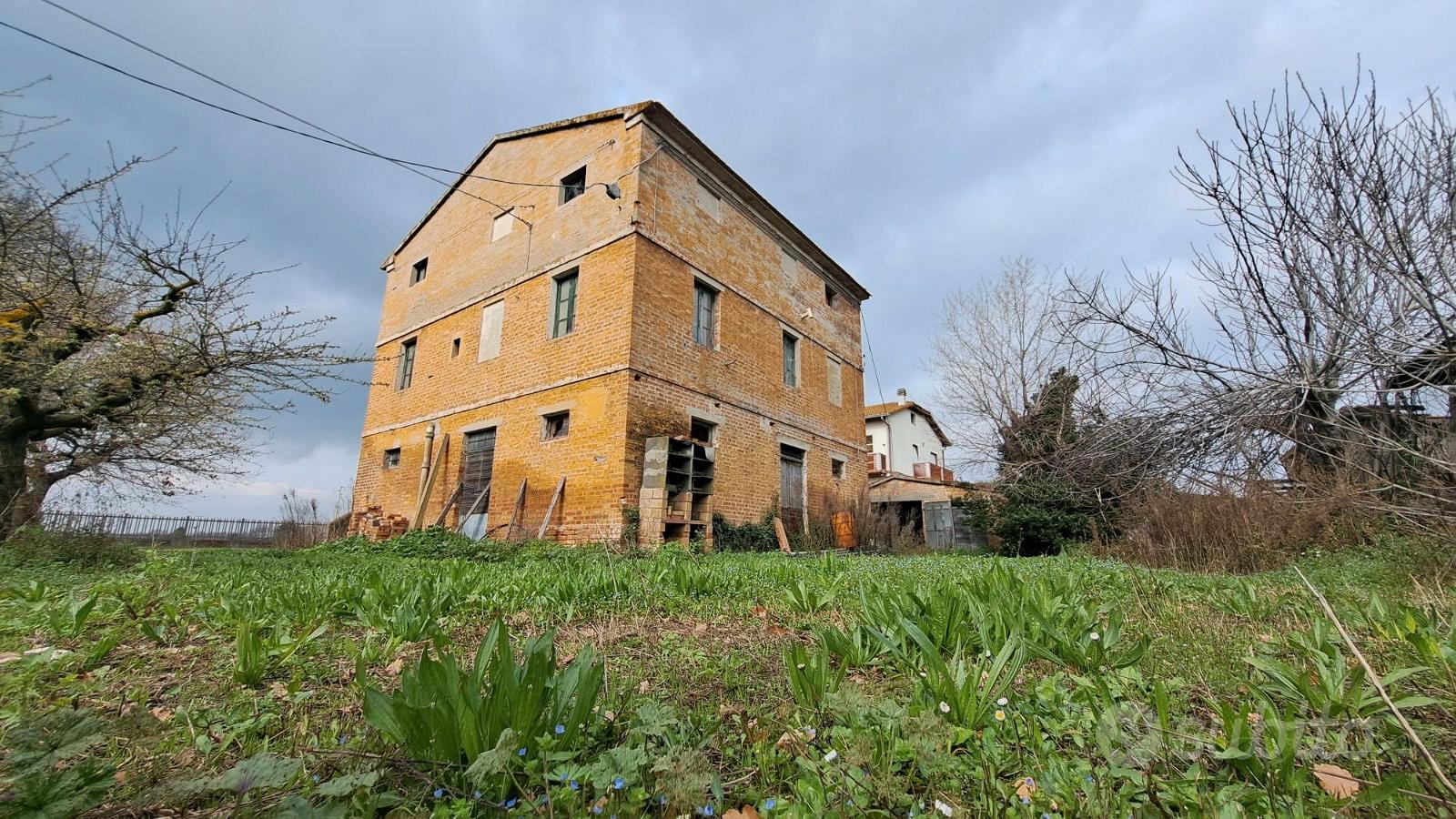 Casa colonica con terreno e annessi - Vista 4
