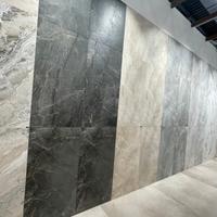 Piastrelle in gres porcellanato effetto marmo