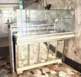 banco e frigo macelleria