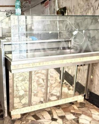 banco e frigo macelleria