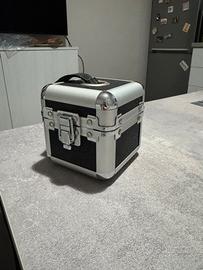 Beauty case rigido in alluminio e paillettes nere