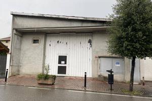 Immobile in asta di 1071 m² con 1 locale a Serrava