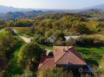 VILLA SINGOLA A CAVASO DEL TOMBA