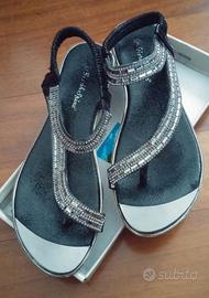 Infradito nero con strass