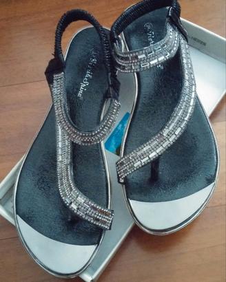 Infradito nero con strass