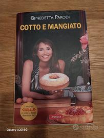 LIBRO DI RICETTE  BENEDETTAPARODI COTTO E MANGIATO