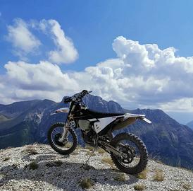 Husqvarna FE 350 ROCKSTAR EDITION 2022 targata