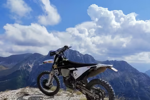 Husqvarna FE 350 ROCKSTAR EDITION 2022 targata