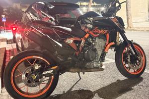 duke 890R leggere descrizione