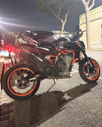 duke 890R leggere descrizione