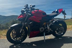 Ducati streetfighter v2 desmo