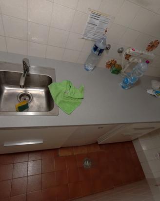 Base cucina con frigo e lavello