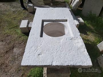 Lavabo antico in pietra massello