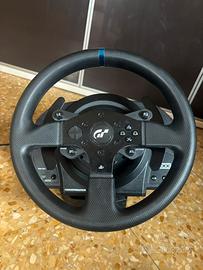 Volante con pedaliera e cambio, in più joystick