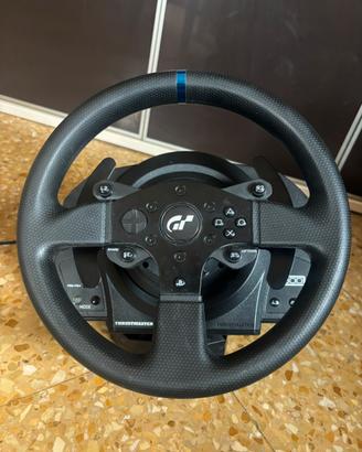 Volante con pedaliera e cambio, in più joystick