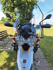 Moto Guzzi V85TT evocative graphics 2019