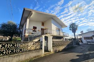 Casa singola con giardino