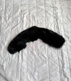 Collo in pelliccia nera