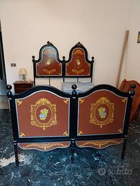 Letto antico in ferro battuto e Como' in noce