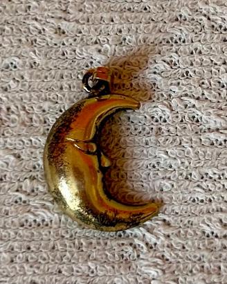 Ciondolo a forma di luna crescente color oro