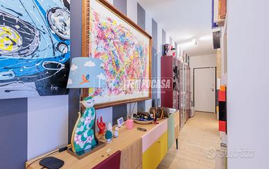 AMPIO TRILOCALE RISTRUTTURATO CON DOPPI SERVIZI, B