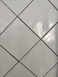 Piastrella bianca lucida