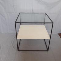 Tavoli in vetro e legno ed espositore