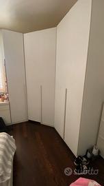 Armadio angolare praticamente nuovo